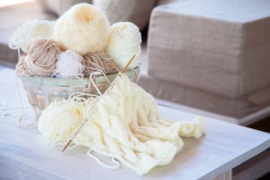 İğne işi için aksesuarlar. Hobi örgü. Kadın iş.