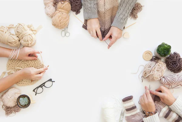 Garens Een Mand Van Beige Neutrale Natuurlijke Tinten Breien Haken — Stockfoto