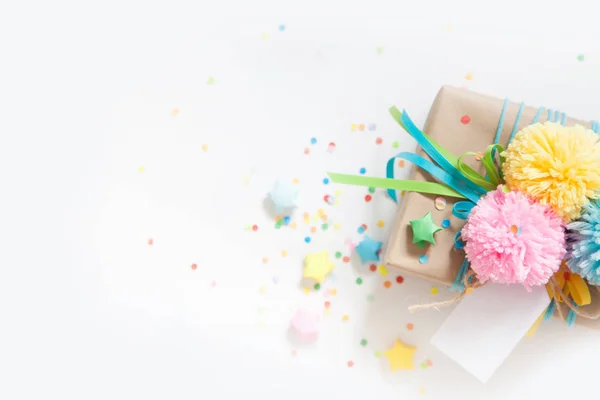 Confeti Multicolor Presente Caja Papel Kraft —  Fotos de Stock