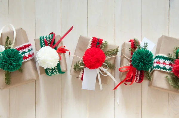 Regalos Envasados Papel Rayado Lunares Colores Rojo Verde — Foto de Stock