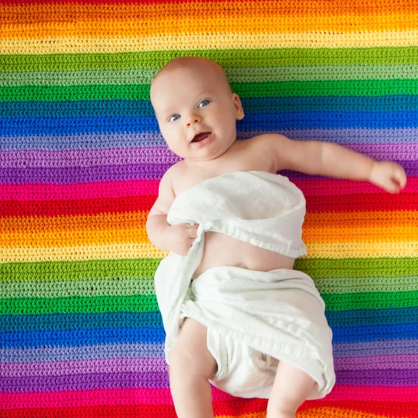 Baby Månader Ligger Sängen Färg Filt — Stockfoto