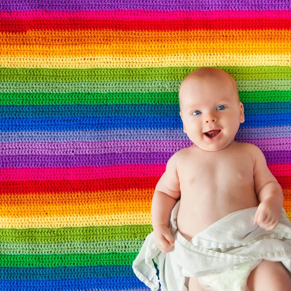 Baby Månader Ligger Sängen Färg Filt — Stockfoto