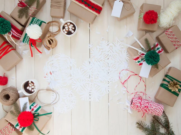 Preparándose Para Navidad Decoración Cajas Regalo Navideñas Copos Nieve Papel —  Fotos de Stock