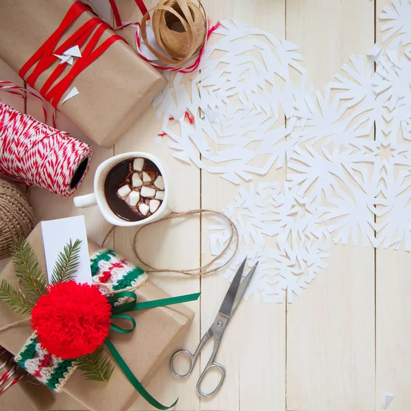 Preparándose Para Navidad Decoración Cajas Regalo Navideñas Copos Nieve Papel — Foto de Stock