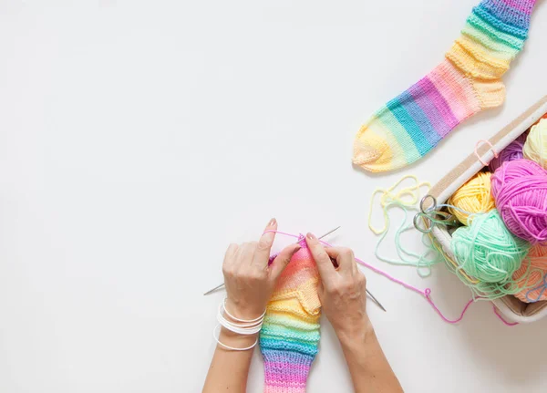 Gekleurde Bollen Garen Zicht Van Bovenaf Regenboog Kleuren Alle Kleuren — Stockfoto