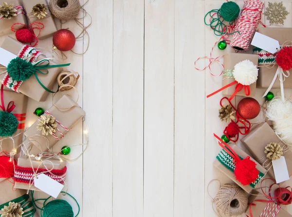 Regalos Empacados Papel Artesanal Colores Rojo Verde — Foto de Stock