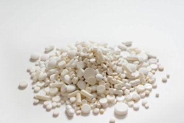 beyaz ve renkli tablet