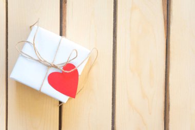 Tüm sevenler tatil. Kalp hediyeler.