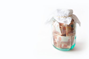 Para bankada depolamanın Rus yolu. Birçok kuş gagası-in beş bin.