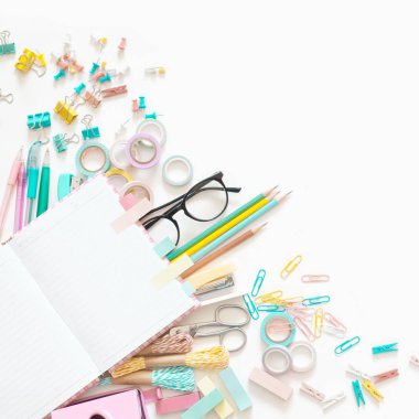 Planlayıcısı mockup ve sabit. Düz yatıyordu, en iyi görünümü