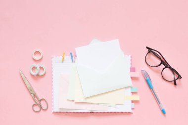 Planlayıcısı mockup ve sabit. Düz yatıyordu, en iyi görünümü