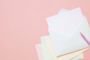 Planlayıcısı mockup ve sabit. Düz yatıyordu, en iyi görünümü