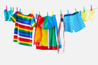 Bebek giysileri Sarı zemin üzerine asılı ile çamaşır