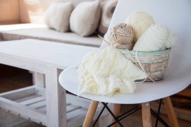 İğne işi için aksesuarlar. Hobi örgü. Kadın iş.