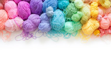 İplik iğne örgü örme için renk ve kanca kroşe. sarı arka plan. 