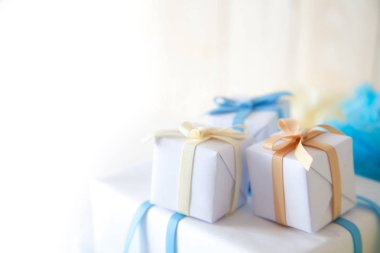 Doğum günü, parti ve yeni yıl için parlak mavi dekor.