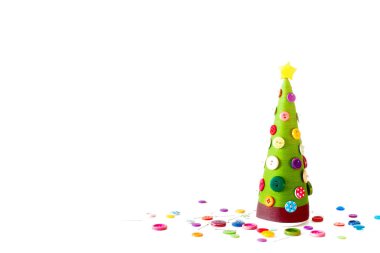 El yapımı bir alternatif Noel ağacı. Beyaz arka plan