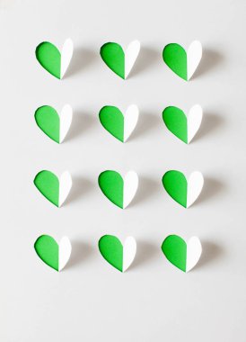 Kağıttan kesilmiş kağıt Kalpler.