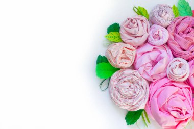 Gül pembe kumaş. Beyaz arka plan. Pamuk Kumaş çiçekler.