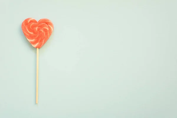 Vörös Rózsaszín Nyalóka Candy Szív Formájában — Stock Fotó