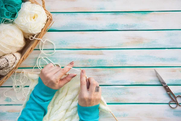 Tejido Punto Lana Hilo Turquesa Viejo Envejecido Nuevo Fondo Café — Foto de Stock