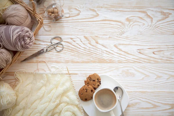 Yarn Beige Brown Gray White Background Aged Wood Knitting Needles — Stock Photo, Image