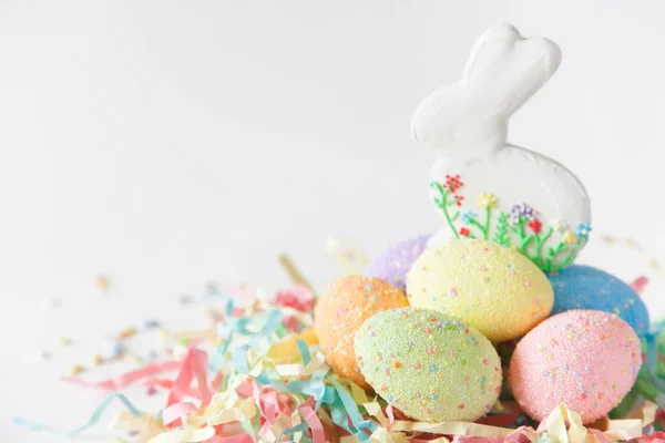 Russisch Orthodoxes Osterfest Weißer Und Rosa Hintergrund Osterkuchen Osterhase Bunte — Stockfoto