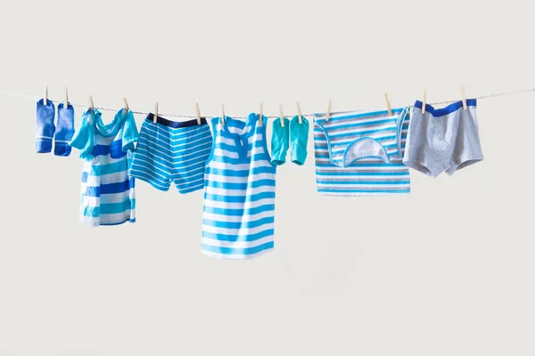 Corde Linge Avec Pendaison Vêtements Bébé Sur Fond Jaune — Photo