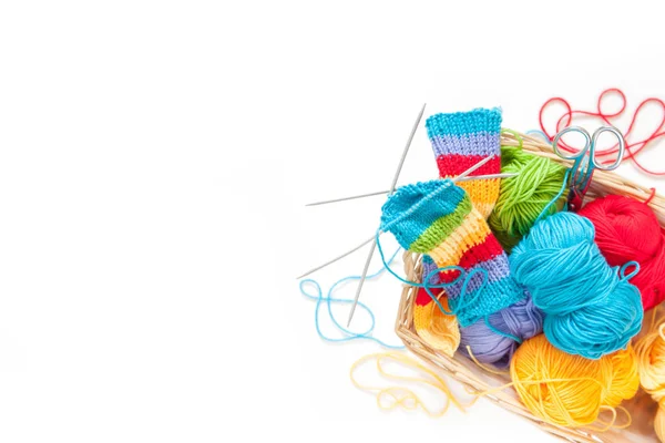 糸の色玉 上からの眺め 虹色だ すべての色 編み物の糸 糸の皮 — ストック写真