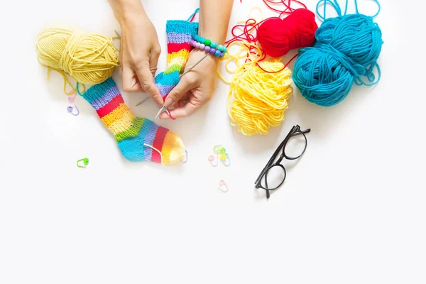 여자의 취미입니다 바느질 Crocheting 뜨개질입니다 여자의 여가의 — 스톡 사진