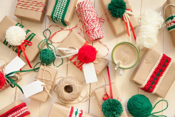 Regalos Envasados Papel Rayado Lunares Colores Rojo Verde — Foto de Stock