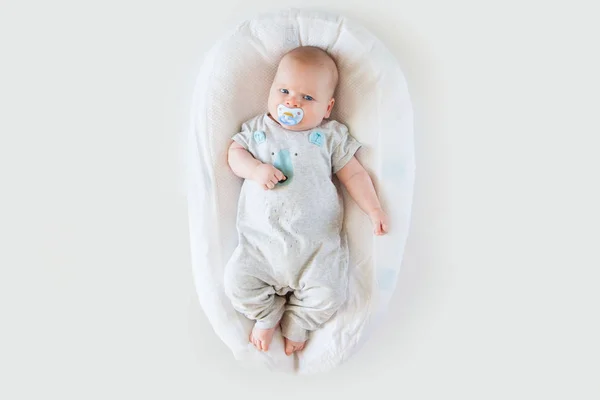 Baby Žluto Bílá Doplňky Oblečení Toaletní Potřeby Hračky Zdravotní Péči — Stock fotografie