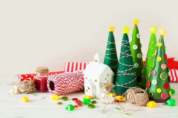 Alternative Christmas Tree Cones White House Candlestick Rope Paper Wrapping — Stock Photo, Image