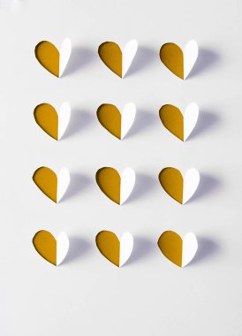 Kağıttan kesilmiş kağıt Kalpler.