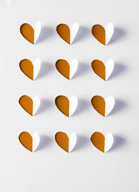 Kağıttan kesilmiş kağıt Kalpler.