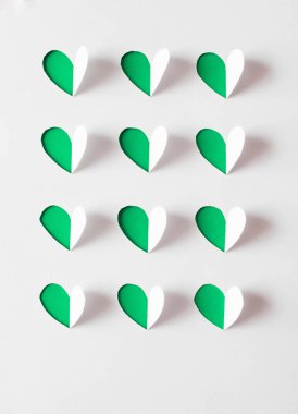 Kağıttan kesilmiş kağıt Kalpler.