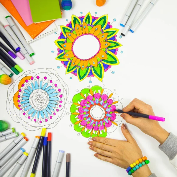 Lichte Decoratieve Bloem Mandala Geschilderd Markeringen Gekleurde Agenda Notebooks Witte — Stockfoto