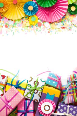 Renkli parlak kağıt rozet. Tatil hediye. Bir parti için dekorasyon. 