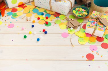 renkli tüyler çelenk