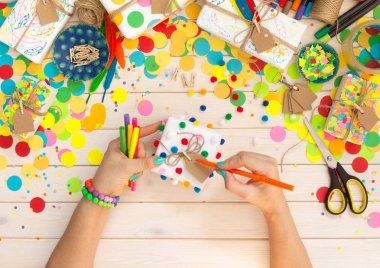 Ev yapımı craft. El sanatları için renkli malzemeler. Kadınlar ilgi alanları.