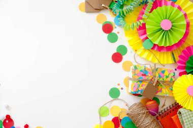 Ev yapımı craft. El sanatları için renkli malzemeler. Kadınlar ilgi alanları.