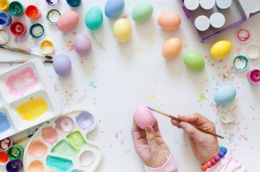 Yumurta boyama kadın