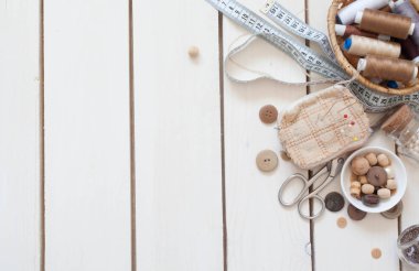 Dikiş araçları ve aksesuarları ile kopyalama alanı çerçevesi