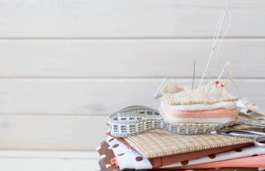 Dikiş araçları ve aksesuarları ile kopyalama alanı çerçevesi