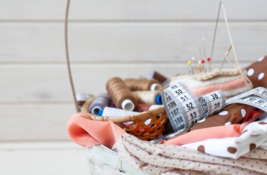 Dikiş araçları ve aksesuarları ile kopyalama alanı çerçevesi