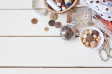 Dikiş araçları ve aksesuarları ile kopyalama alanı çerçevesi