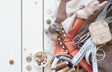 Dikiş araçları ve aksesuarları ile kopyalama alanı çerçevesi