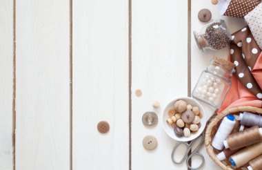 Dikiş araçları ve aksesuarları ile kopyalama alanı çerçevesi