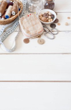 Dikiş araçları ve aksesuarları ile kopyalama alanı çerçevesi