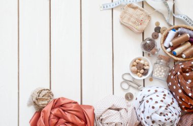 Dikiş araçları ve aksesuarları ile kopyalama alanı çerçevesi